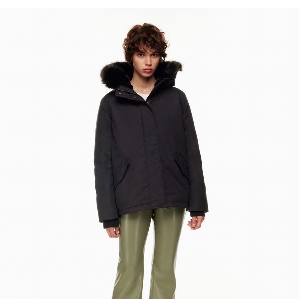 Aritzia Short Mont Blanc Puffer in Black
New without tags